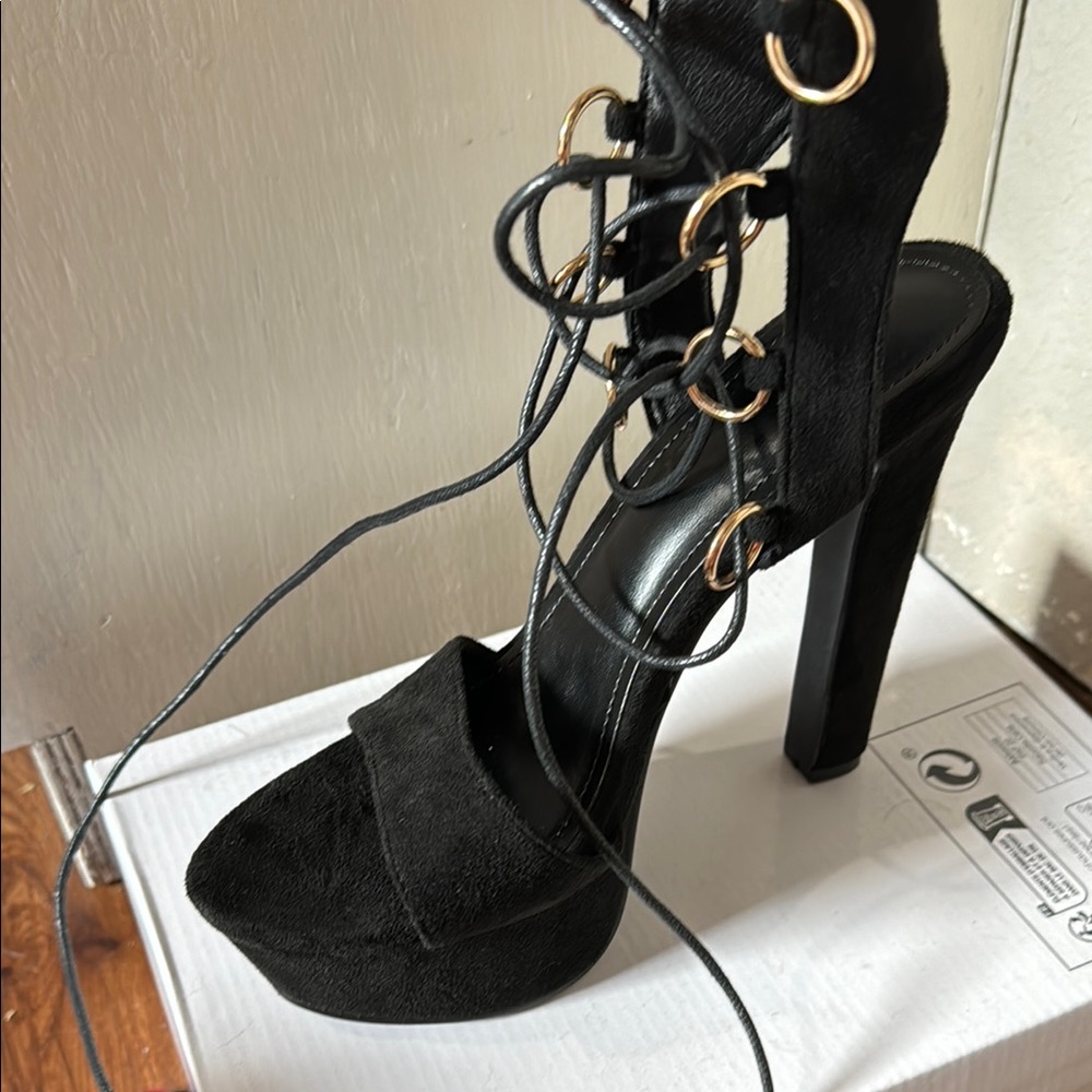 SHEIN Black and Gold Chunky Heel Sandals
